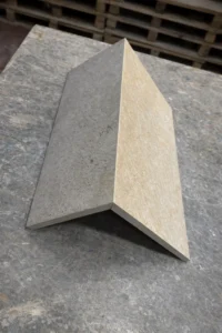 Nez de marche avec retombée OPALE PLINTHES SERVICE-4